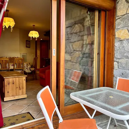Apartment T3 De 51m² Avec Terrasse En Plein Centre De - Proche Commerces, Parking Prive - Fr-1-624-28